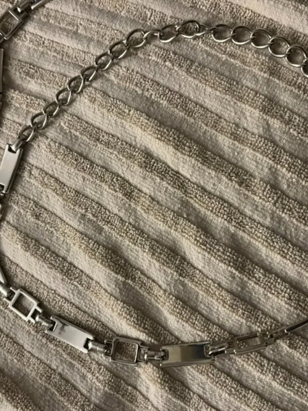LIZ CLAIBORNE SILVER CHAIN BELT 34-45 INCH Adjustable